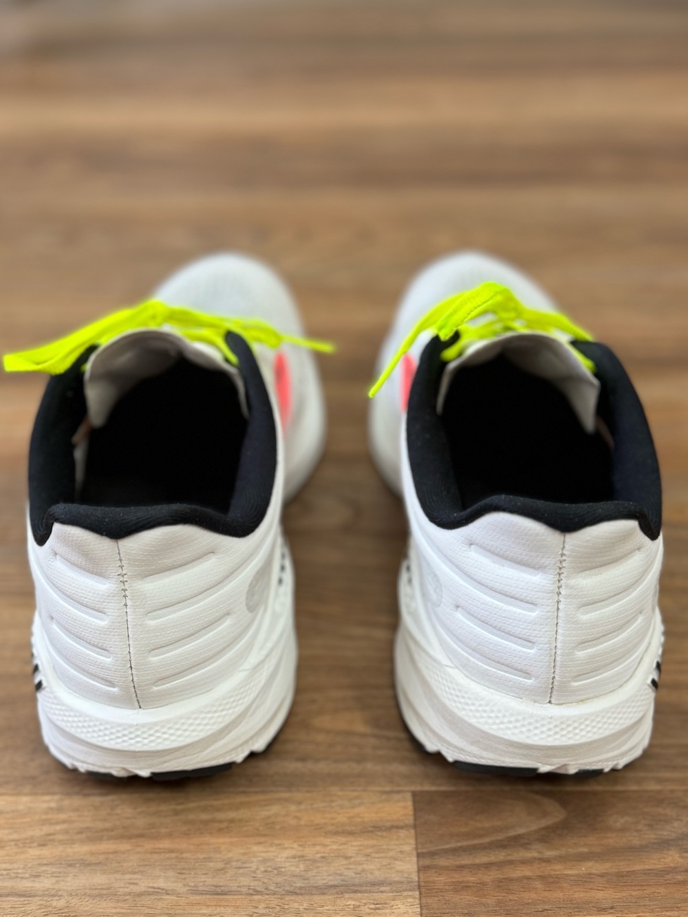Brooks Launch GTS 9 Women’s Running Shoes White Pink Yellow Size 9.5 B - Picture 5 of 9